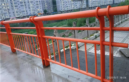 不銹鋼燈光護欄來樣定制廠家工藝先進