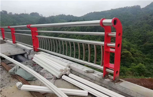 鍍鋅噴塑立柱品質(zhì)過關(guān)豐富的行業(yè)經(jīng)驗(yàn)