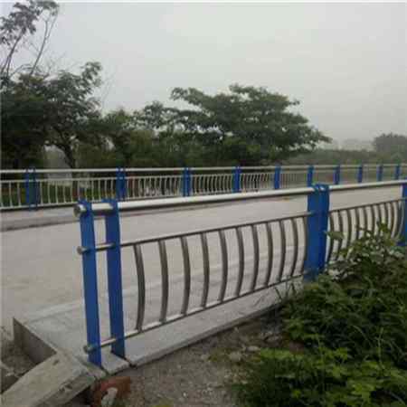 公園防撞護(hù)欄質(zhì)優(yōu)價廉質(zhì)檢合格出廠