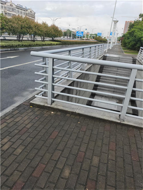 白鋼橋梁護欄特殊規(guī)格可定做本地制造商