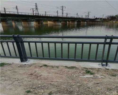 高速護欄立柱來樣定制實體廠家大量現貨