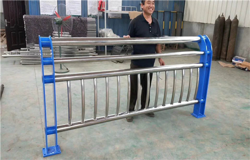不銹鋼護(hù)欄提供質(zhì)保書庫存充足