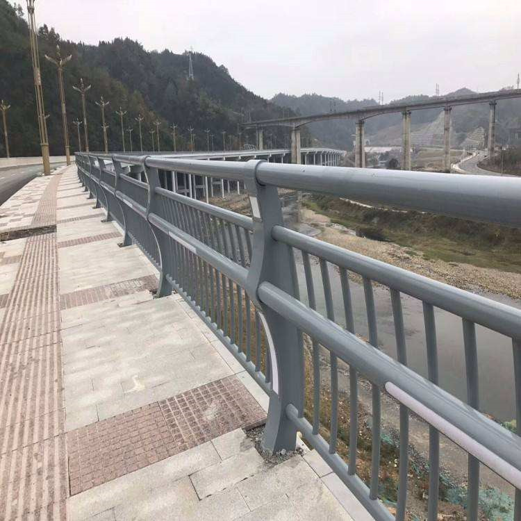 不銹鋼欄桿批發(fā)價(jià)拿貨現(xiàn)貨充裕
