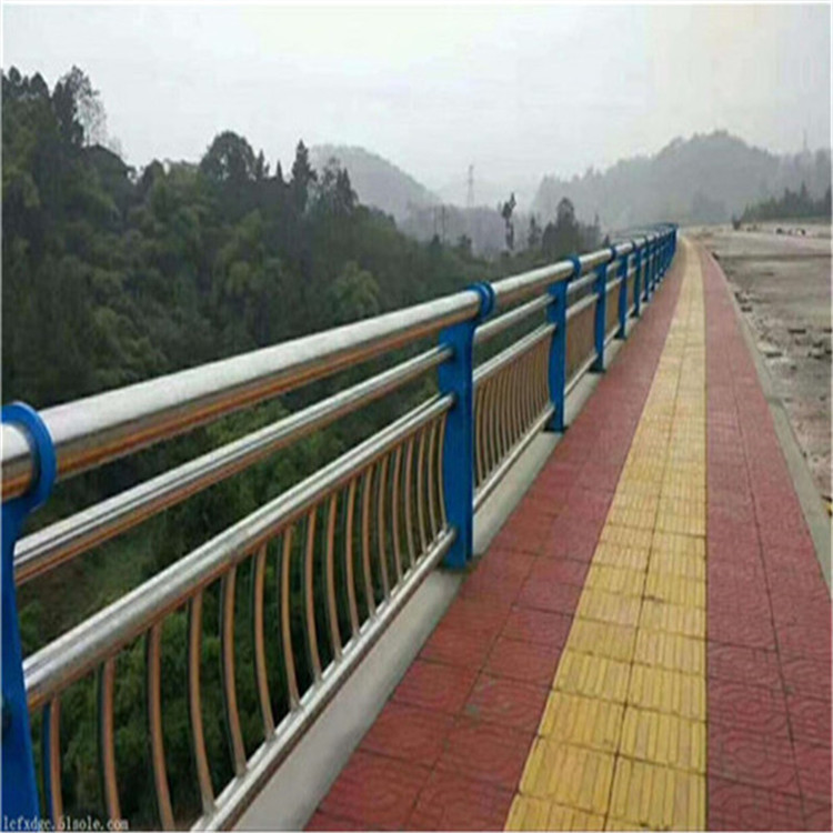 橋梁景觀護(hù)欄規(guī)格型號(hào)齊全專注質(zhì)量