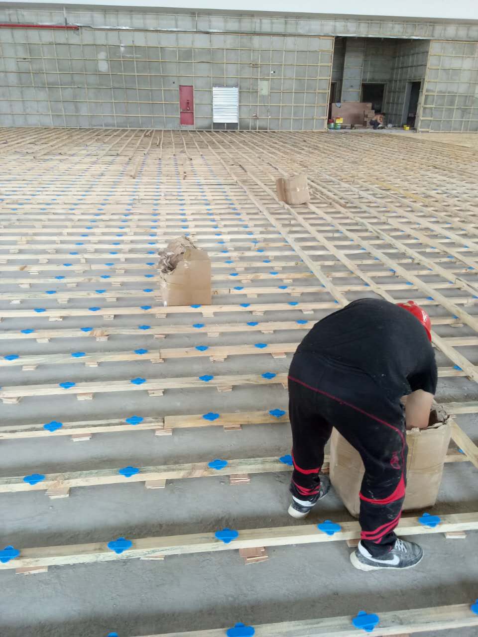乒乓球場體育木地板施工安裝順序  18232755128本地制造商