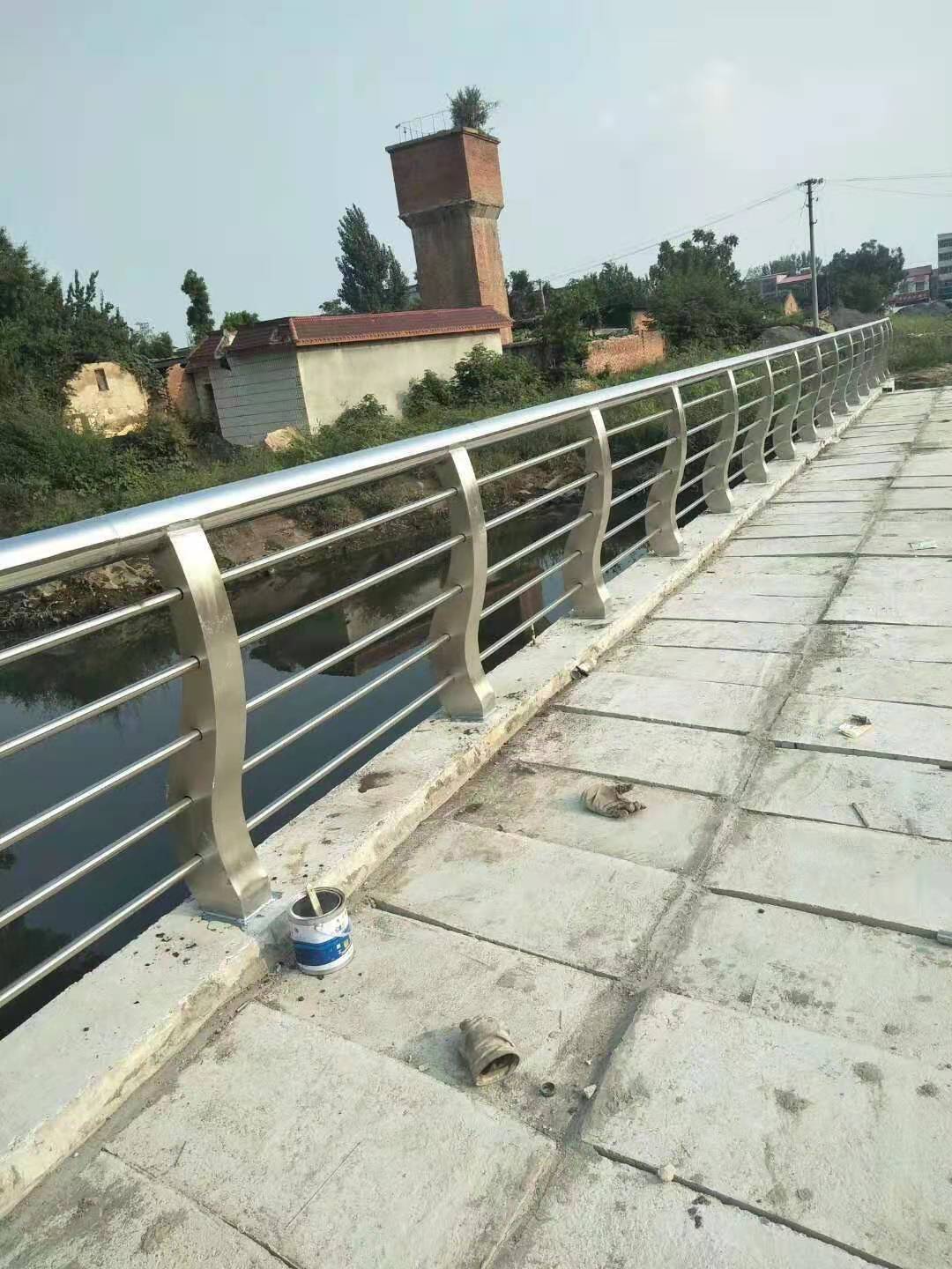 防撞欄桿售后多種工藝