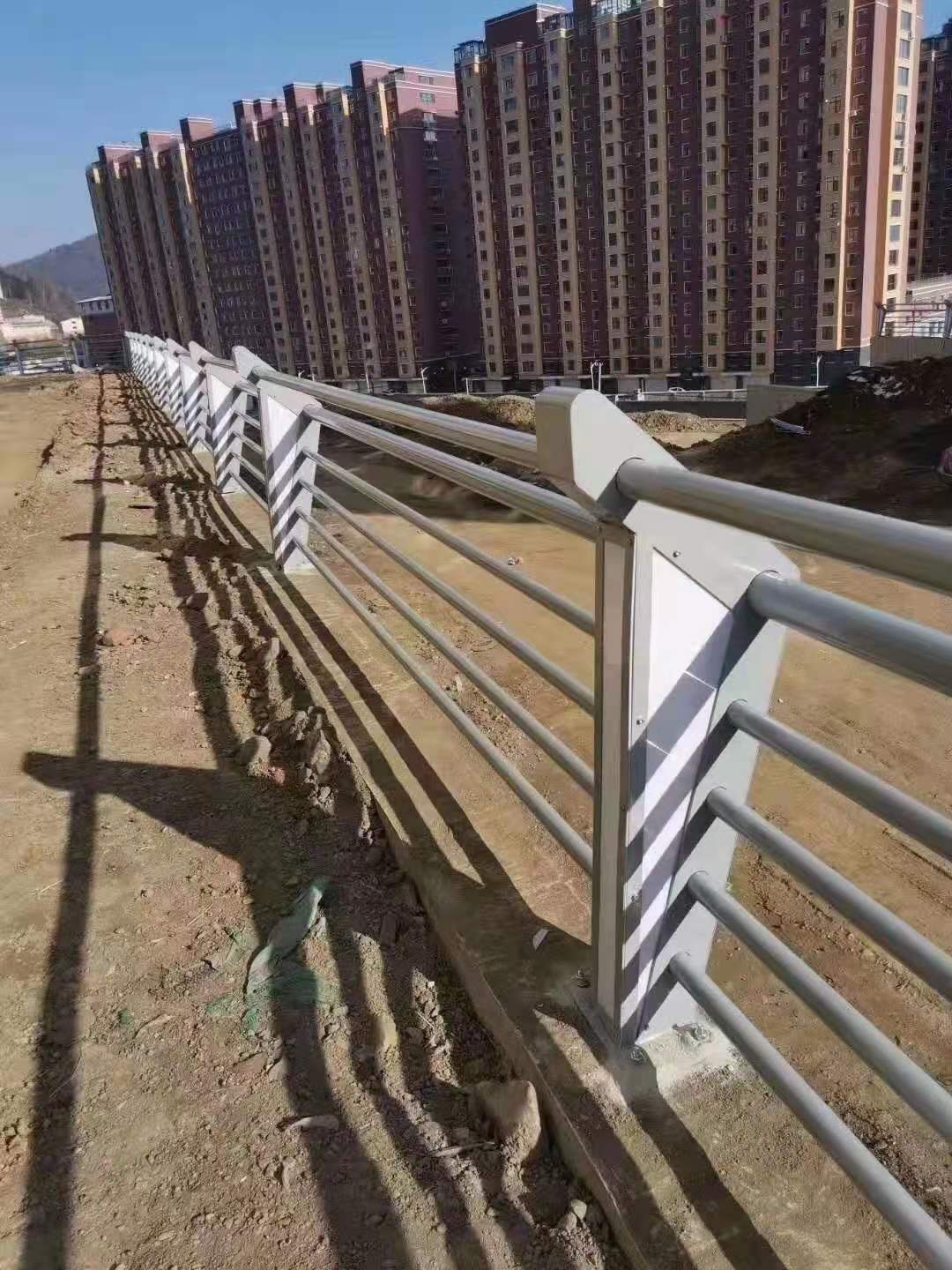 不銹鋼護欄立柱實用性高同城制造商