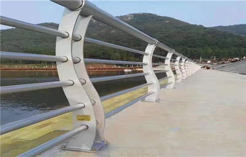 路基護(hù)欄生產(chǎn)基地本地廠家
