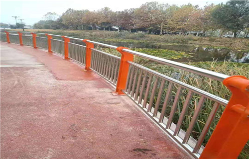 不銹鋼路基護(hù)欄個性定制銷售的是誠信