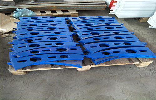 不銹鋼道路護(hù)欄專業(yè)供應(yīng)廠家當(dāng)?shù)胤?wù)商
