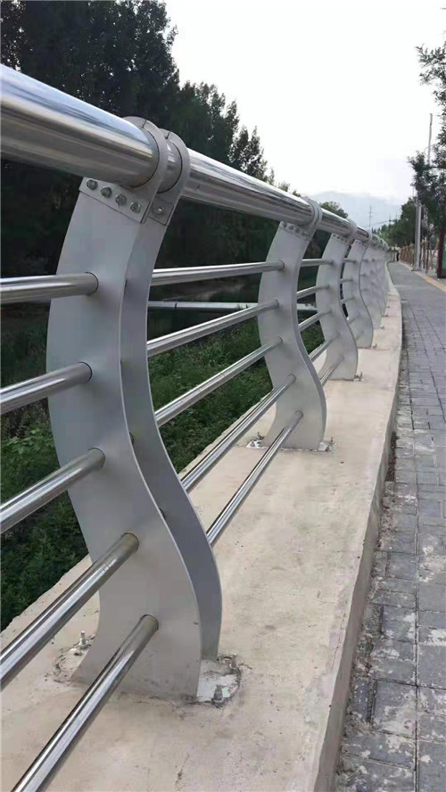 不銹鋼橋梁欄桿價格貨源報價