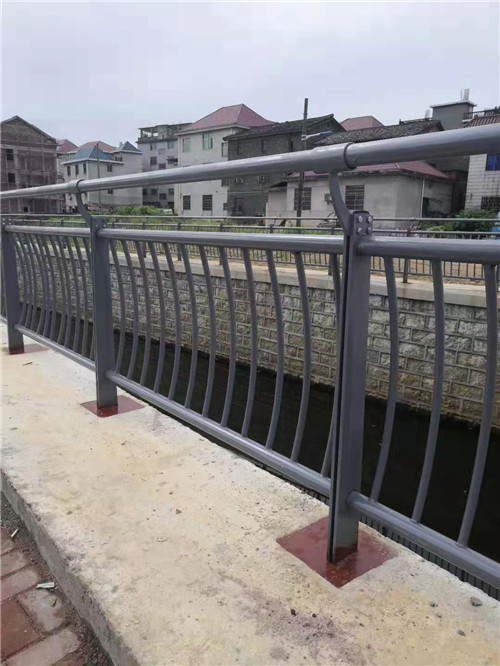 噴塑鋼管護(hù)欄每米多少錢適用范圍廣