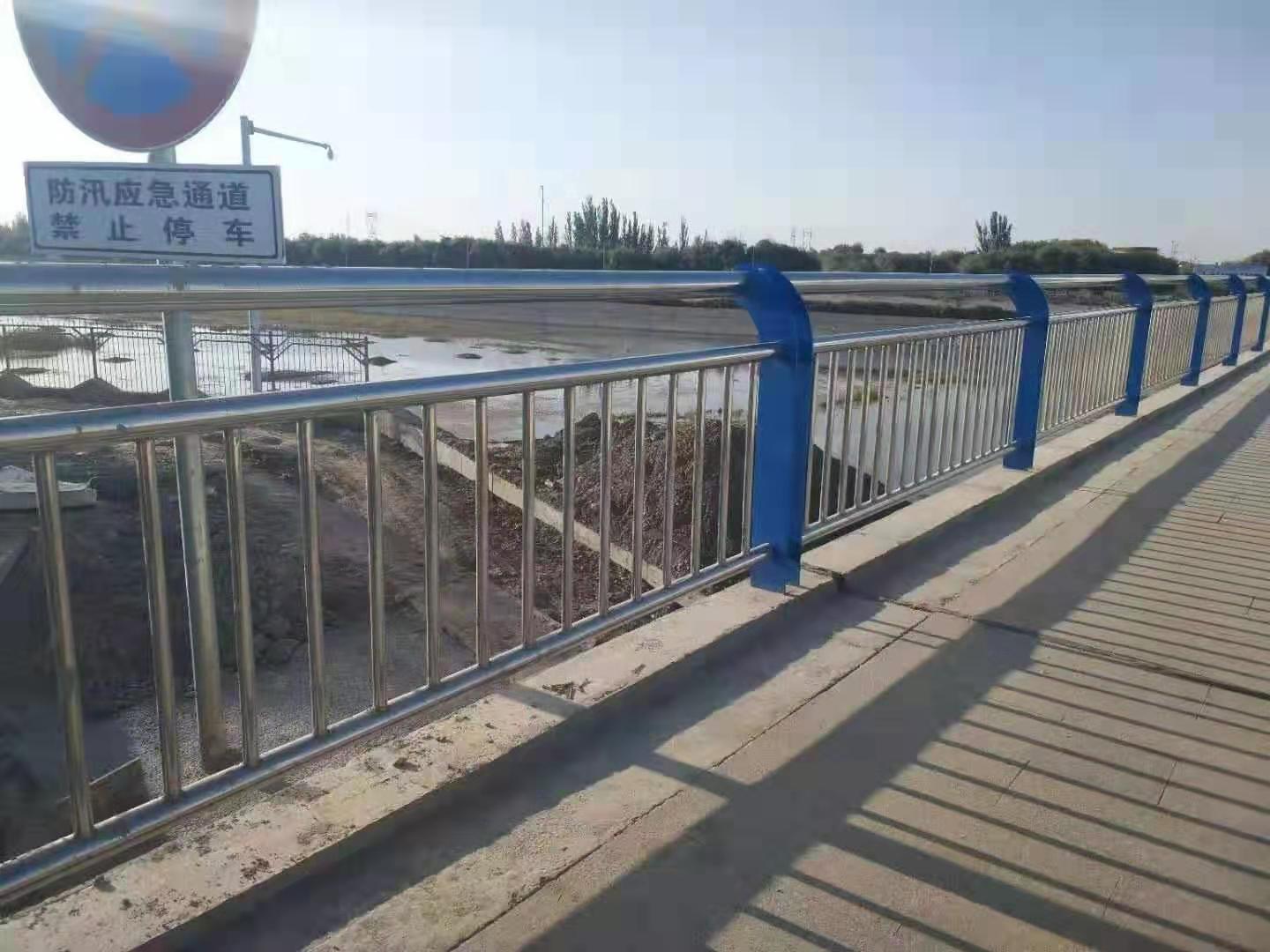 不銹鋼橋梁護(hù)欄按需定制廠家直營