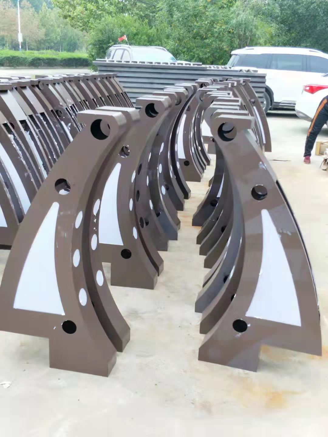 56*3不銹鋼復(fù)合管護(hù)欄報(bào)價(jià)可定制