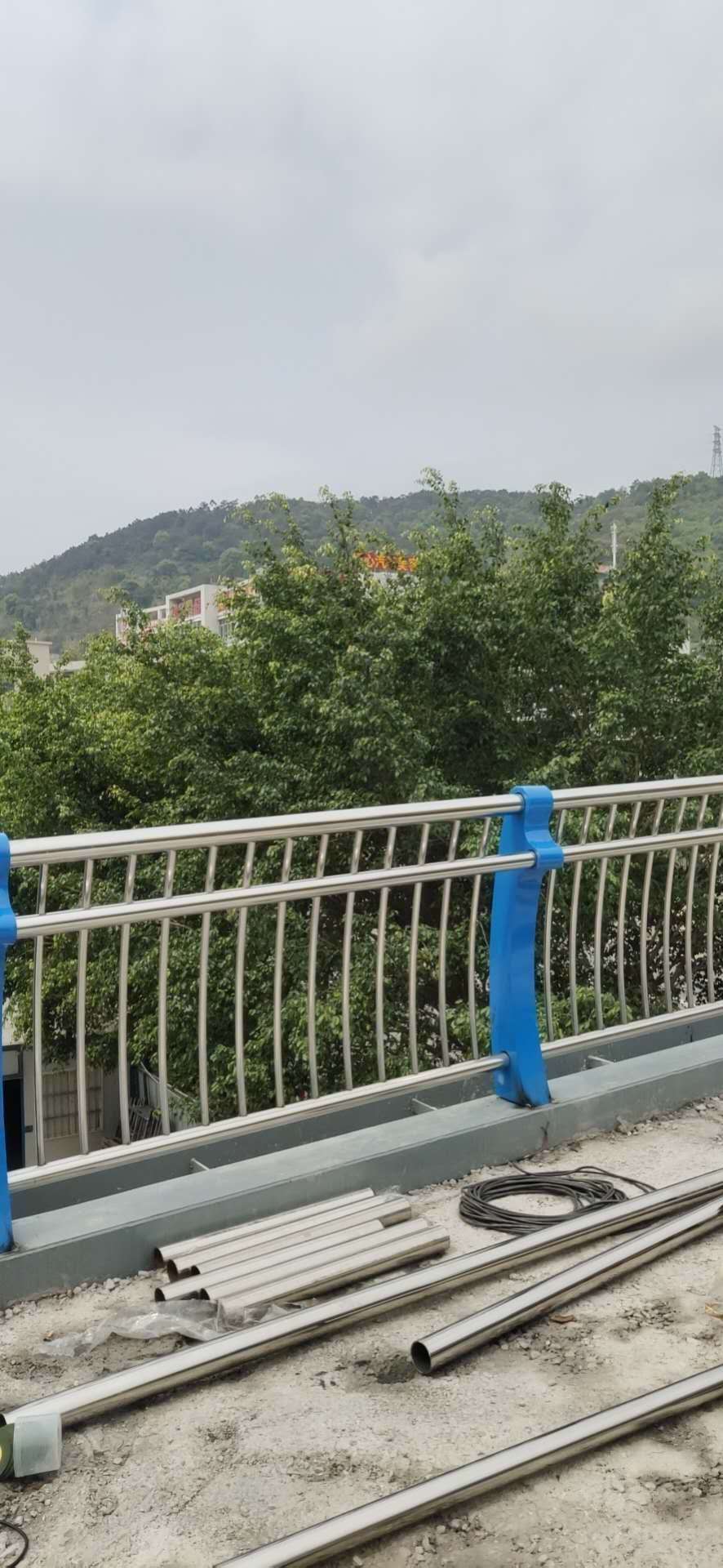 鍍鋅管橋梁護(hù)欄一米報(bào)價(jià)同城服務(wù)商