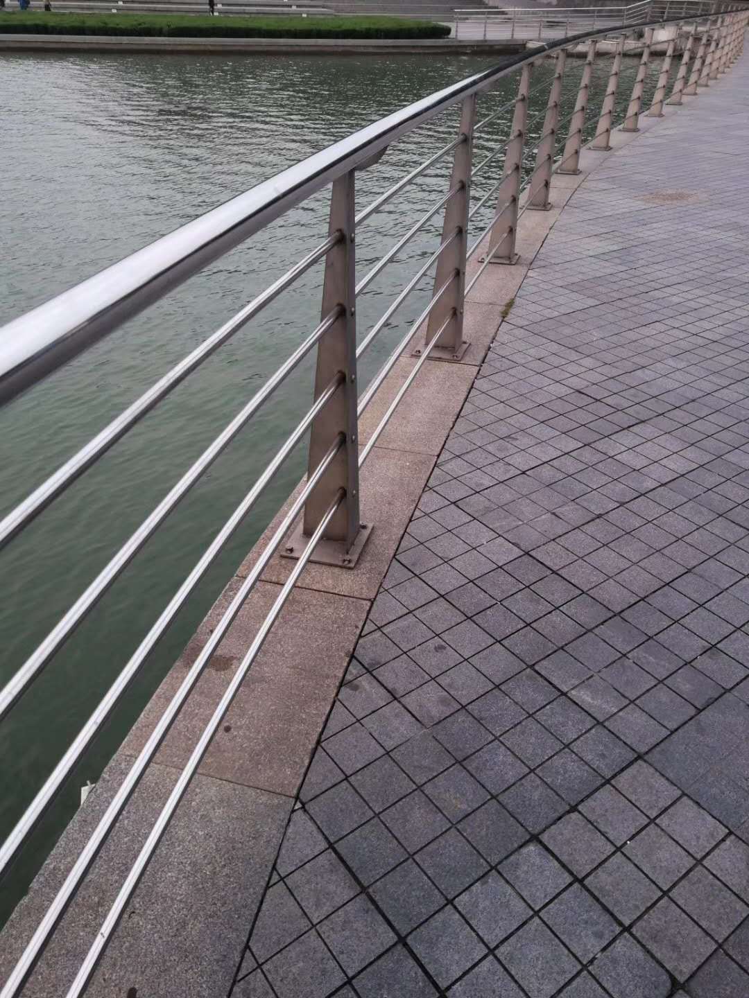鋁合金橋梁護(hù)欄廠家直銷用途廣泛
