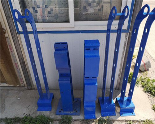 防撞護(hù)欄各類規(guī)格齊全同行低價(jià)