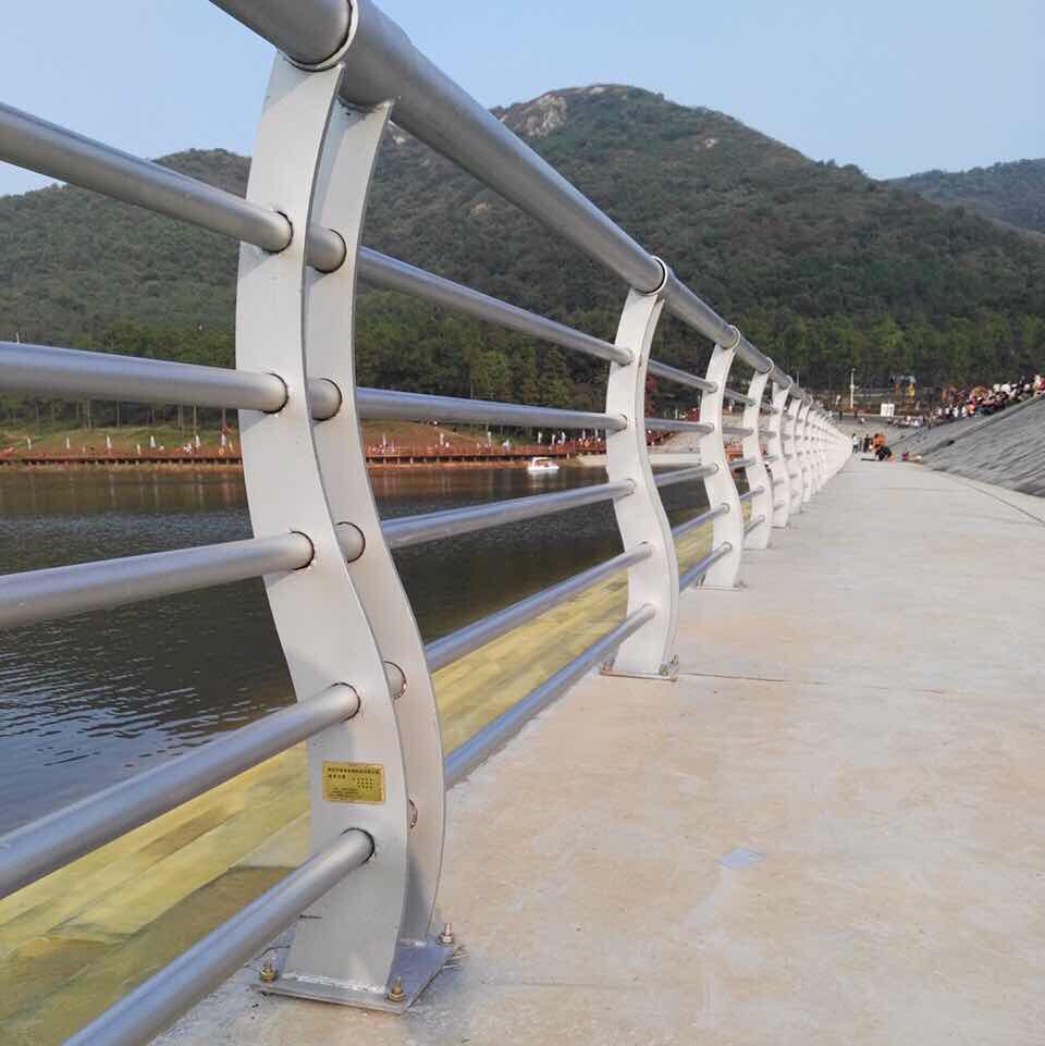 大橋防撞欄桿加工靠譜市場(chǎng)報(bào)價(jià)