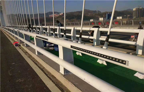 不銹鋼橋梁欄桿穩(wěn)定耐用廠家直銷售后完善