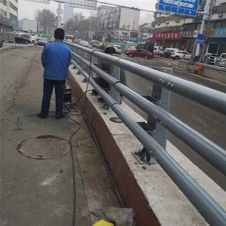 防撞灯光护栏供应商精品选购
